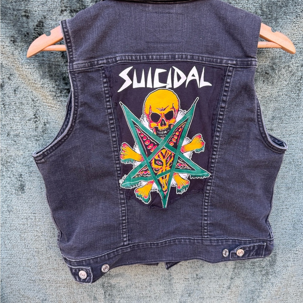 Black Levi vest with Suicidal Tendencies patch on back. Women’s L